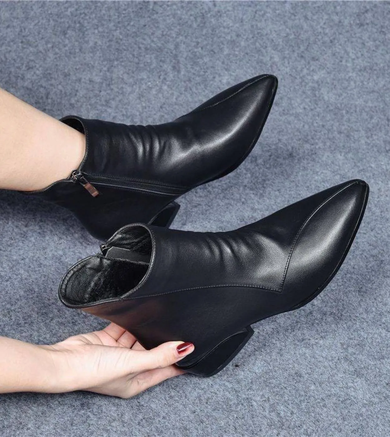 2022 Stivali da donna invernali alla moda Tenere al caldo Punta a punta alta Plus Scarpe da donna in velluto Stivaletti da donna