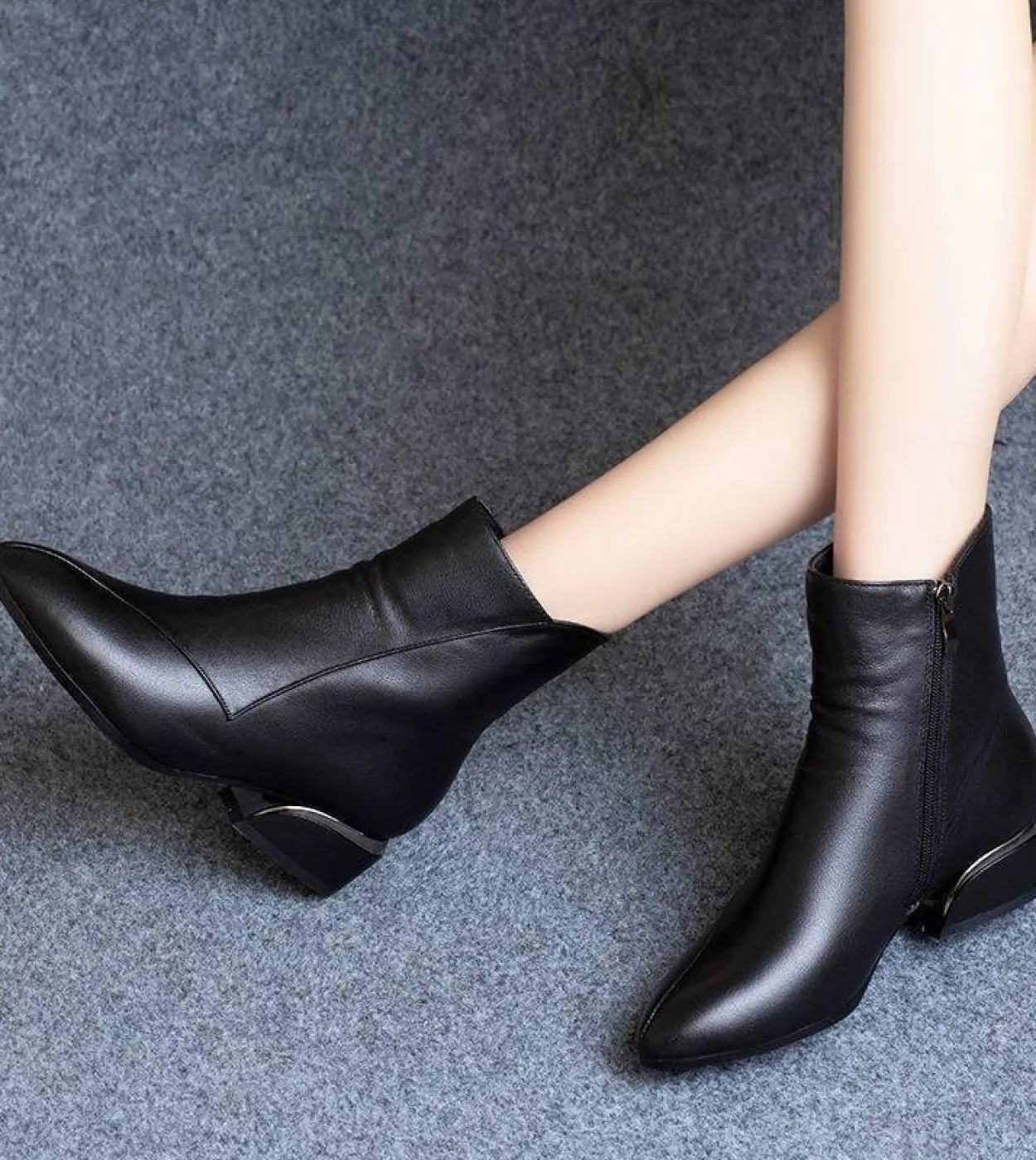 2022 Stivali da donna invernali alla moda Tenere al caldo Punta a punta alta Plus Scarpe da donna in velluto Stivaletti da donna