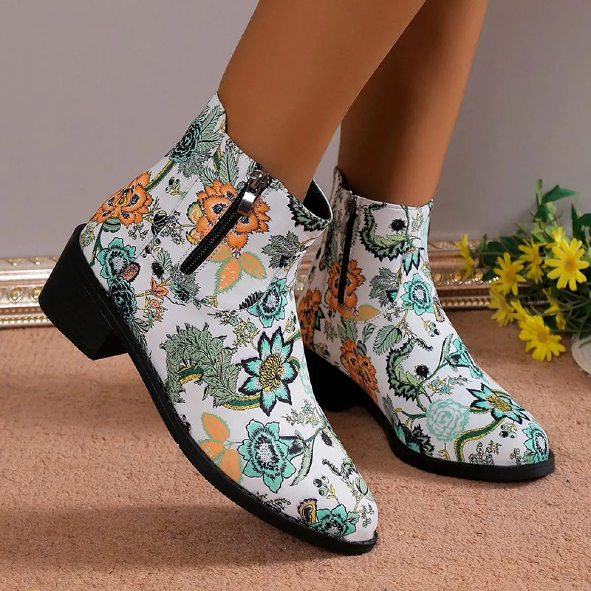 2023 Stivali Chelsea da donna Scarpe con tacco medio Chunky Trend Inverno Nuovi stivali gladiatore alla caviglia con punta a pun