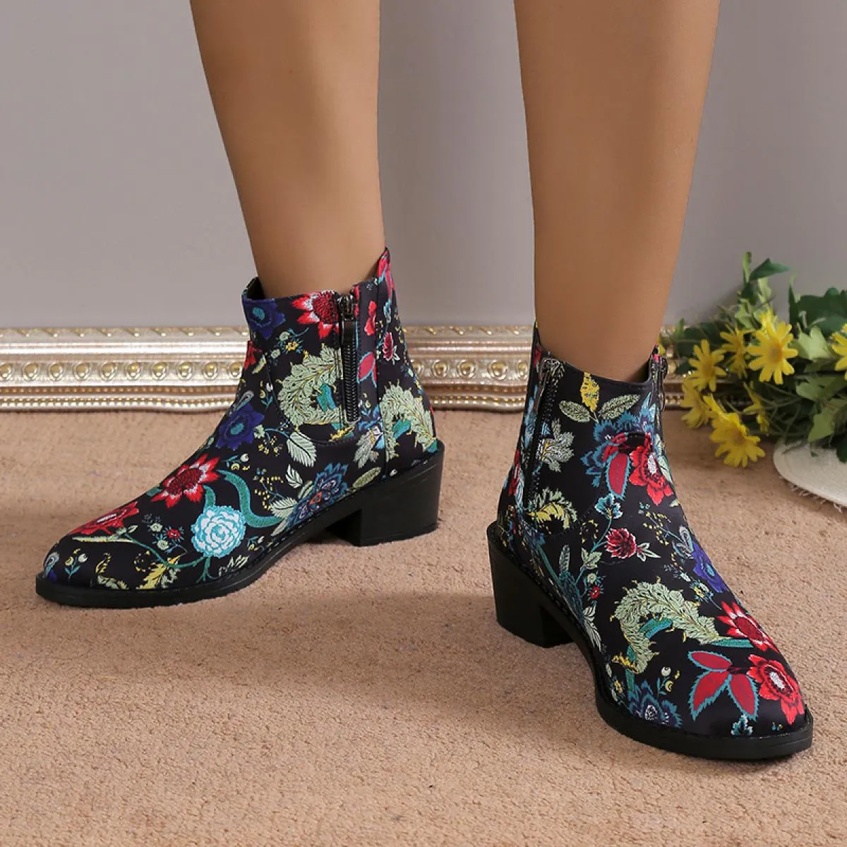 2023 Stivali Chelsea da donna Scarpe con tacco medio Chunky Trend Inverno Nuovi stivali gladiatore alla caviglia con punta a pun