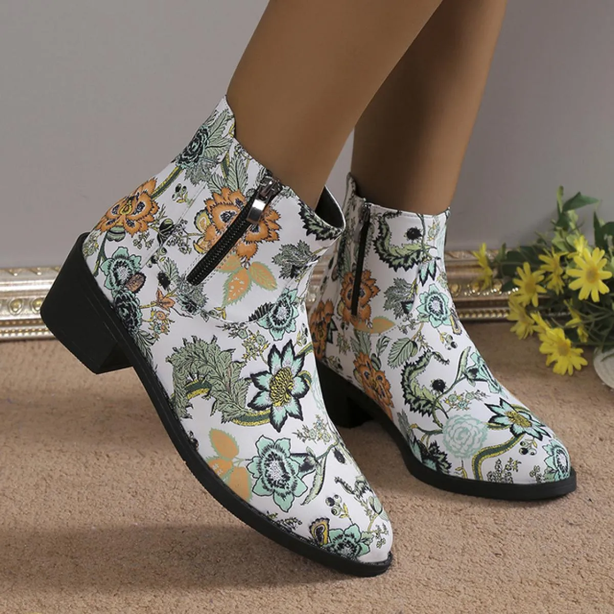 2023 Stivali Chelsea da donna Scarpe con tacco medio Chunky Trend Inverno Nuovi stivali gladiatore alla caviglia con punta a pun