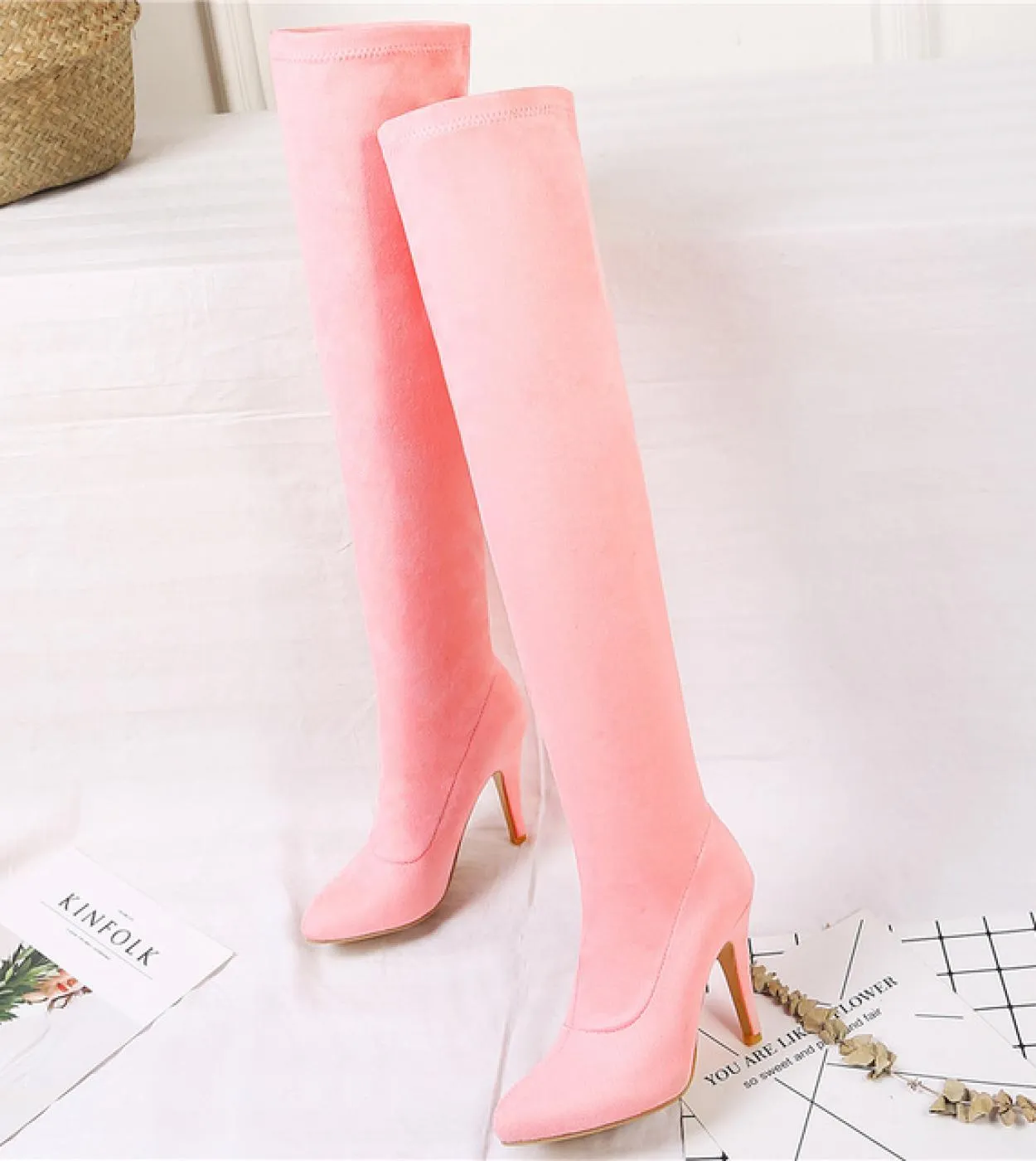 2023 Taglie forti 32 48 Stivali sopra il ginocchio Fetish da donna Tacchi alti da 9,5 cm Stivaletti a coscia lunghi gialli viola