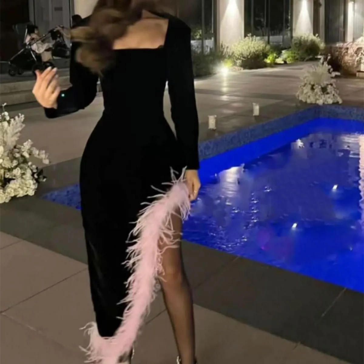Abiti da sera neri eleganti con tubino a fessura colletto quadrato piume rosa abiti da ballo di fine anno Robe De Soirée persona