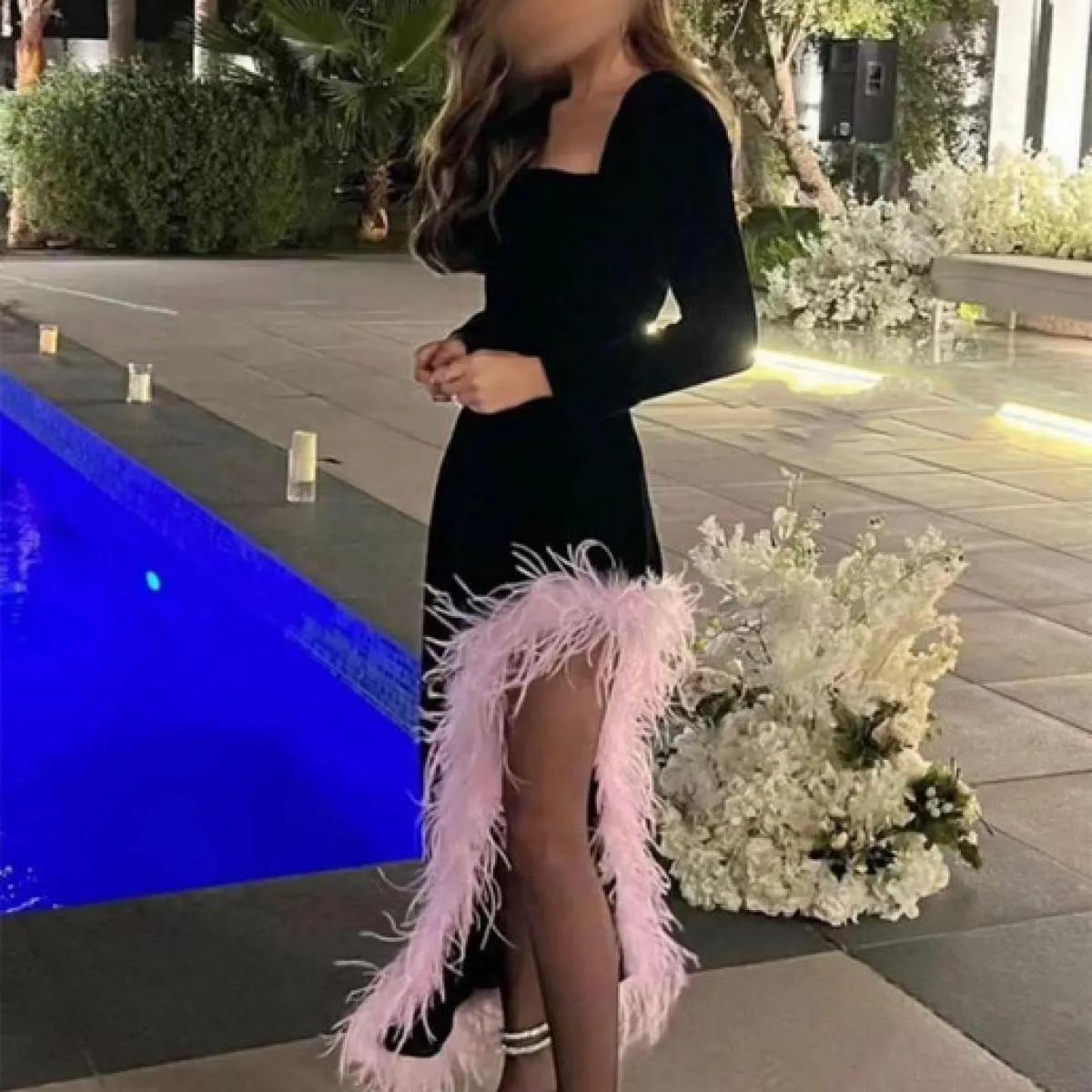 Abiti da sera neri eleganti con tubino a fessura colletto quadrato piume rosa abiti da ballo di fine anno Robe De Soirée persona