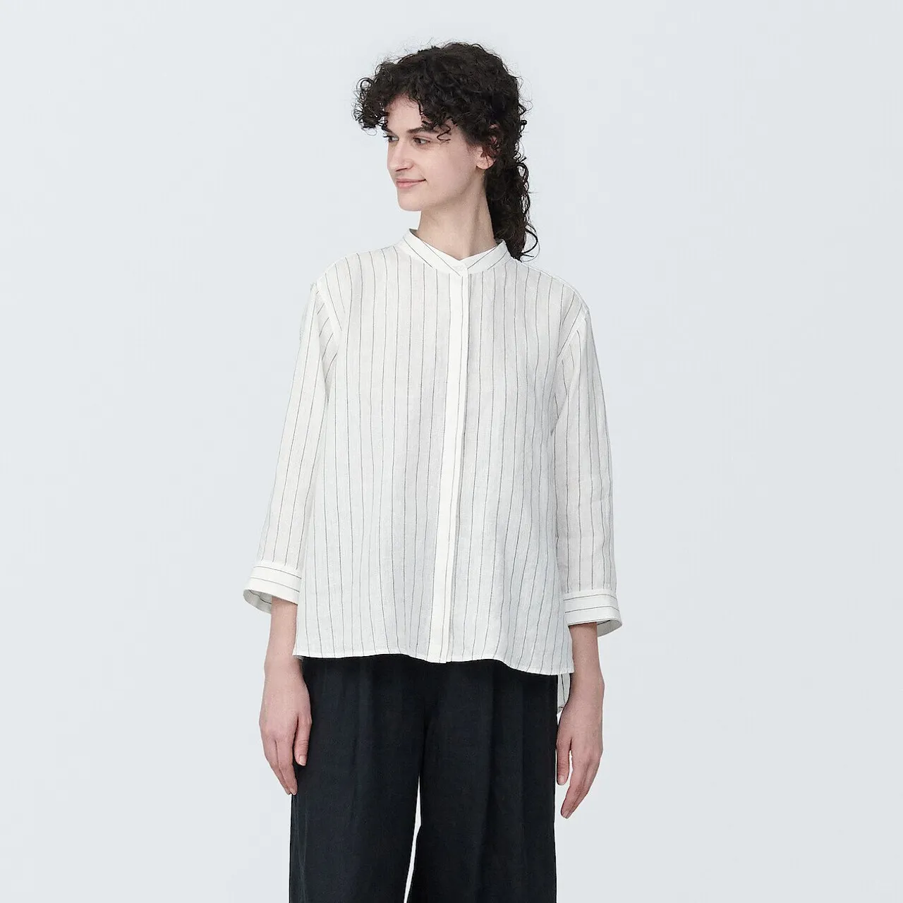 Camicia da donna in lino lavato con maniche a 3/4.