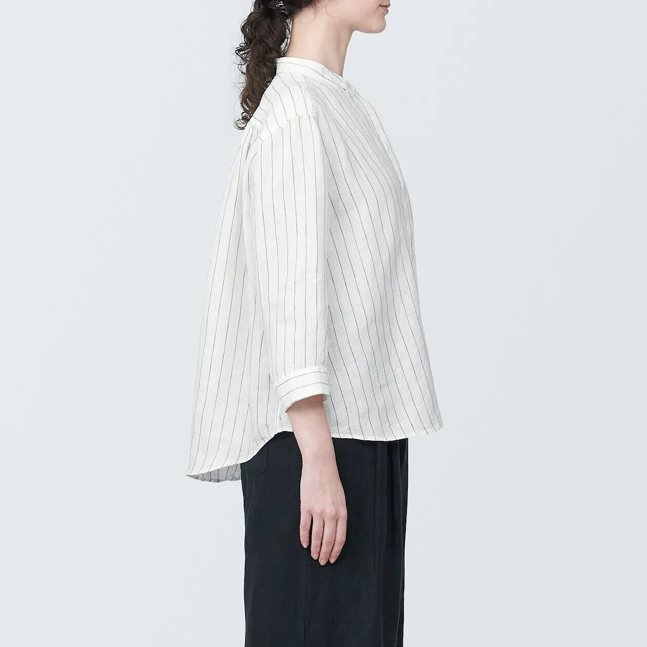 Camicia da donna in lino lavato con maniche a 3/4.