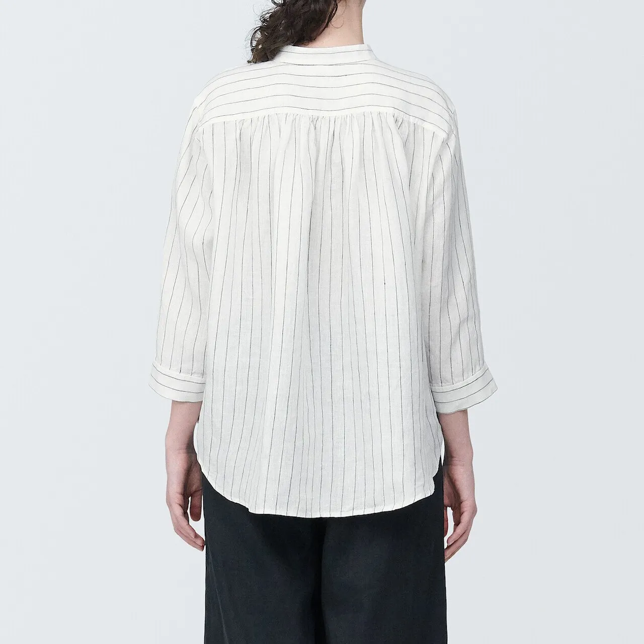 Camicia da donna in lino lavato con maniche a 3/4.
