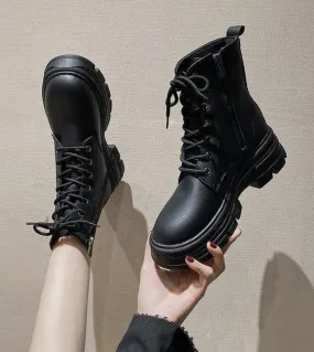 Donna Lace Up Mid Heels Donna Fibbia in metallo Calzature da donna Scarpe da donna Taglie forti Stivaletti da moto con plateau d