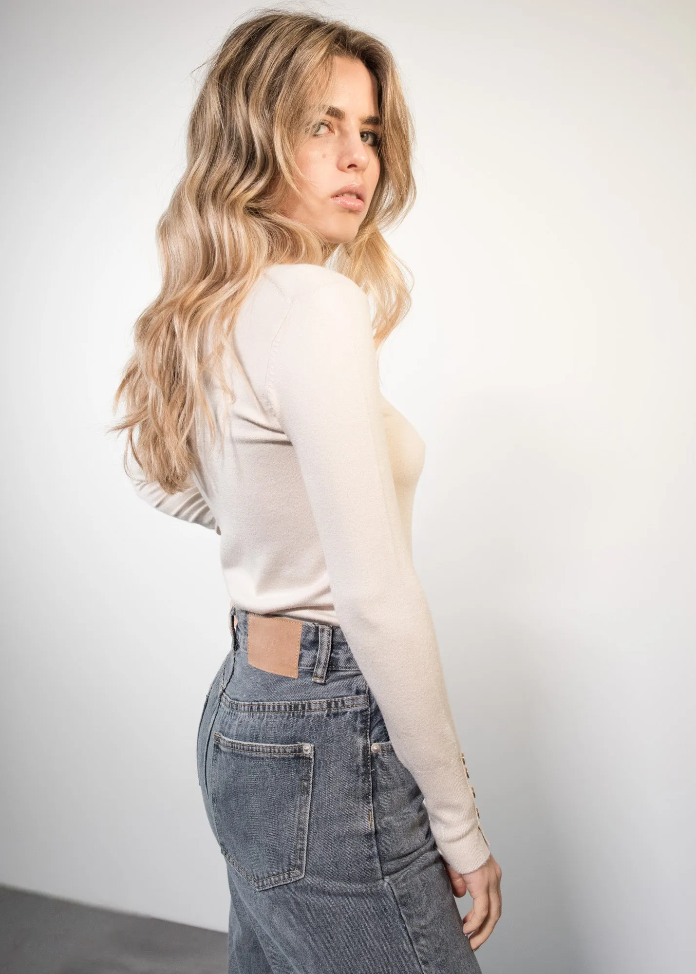 Jeans attillato a vita alta