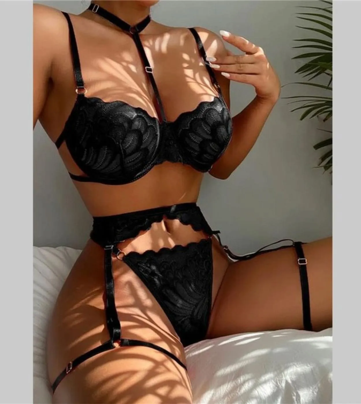 Lingerie trasparente Intimo donna Reggiseno Perizoma Reggicalze Set Lenceria Sensual Mujer Fashion Intimo di pizzo Pigiama Exo