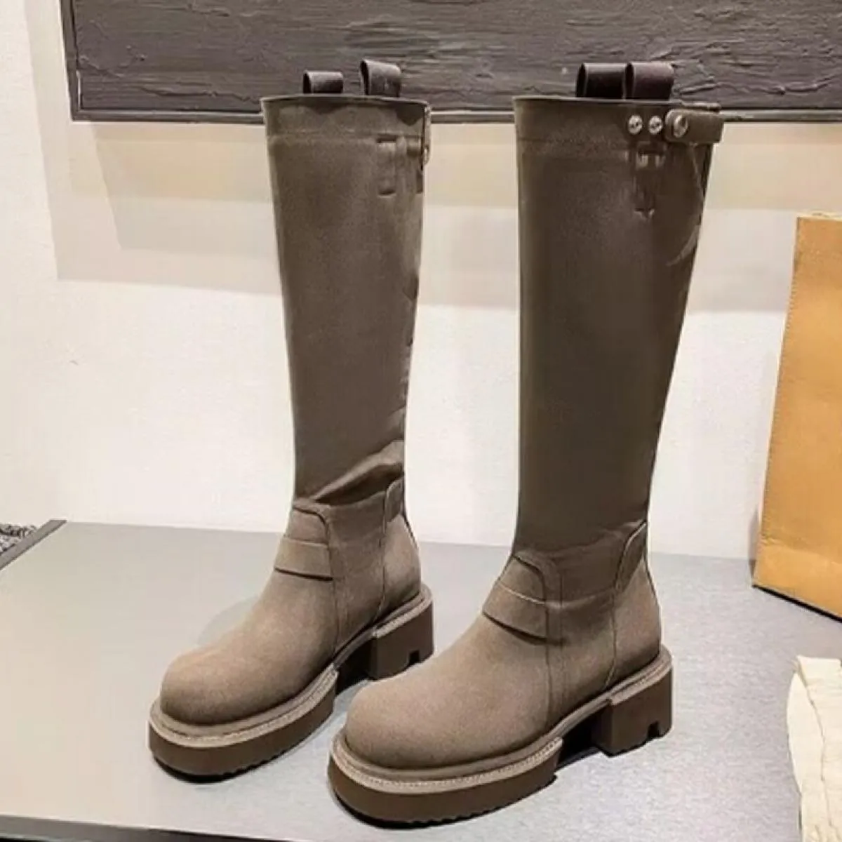 Scarpe da donna con plateau alto al ginocchio Tacchi medi Stivali Chelsea invernali Stivali da moto Goth moda Novità 2023 Casual