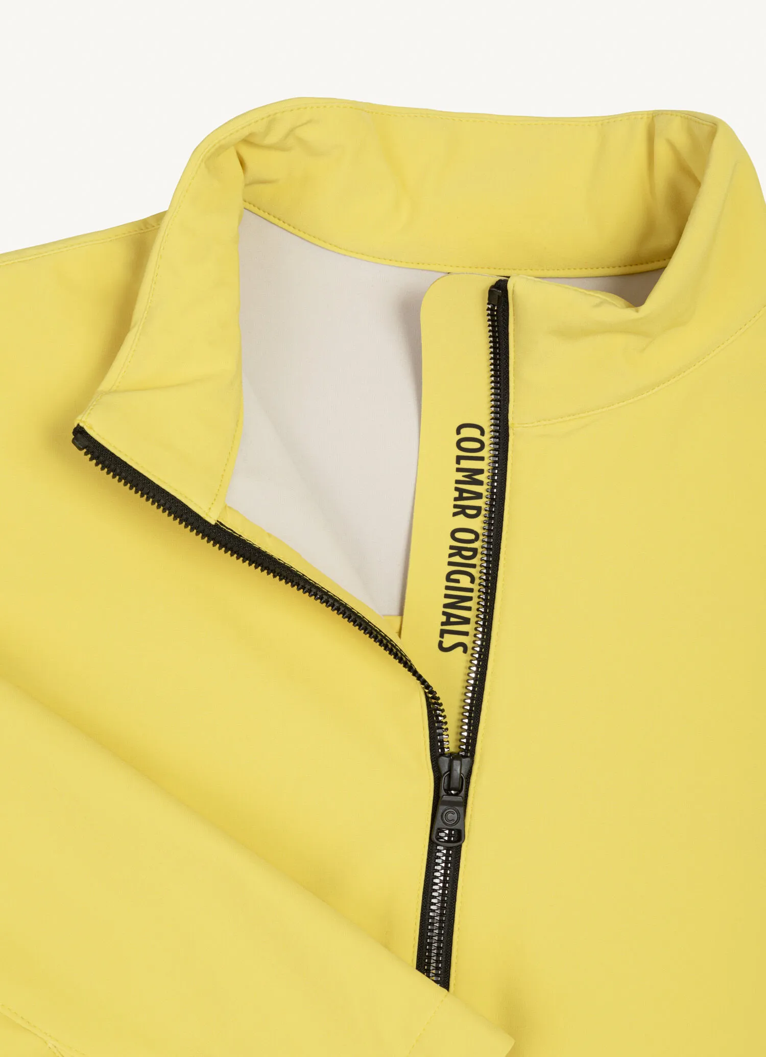 Softshell jacket with adjustment at the hem