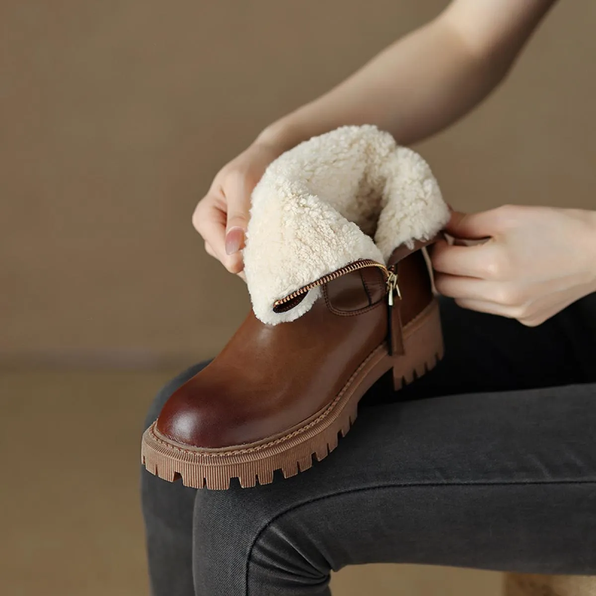 Stivaletti da donna Piattaforma in pelliccia di lana Stivali da moto caldi con tacco medio alla moda Scarpe da donna in vera pel