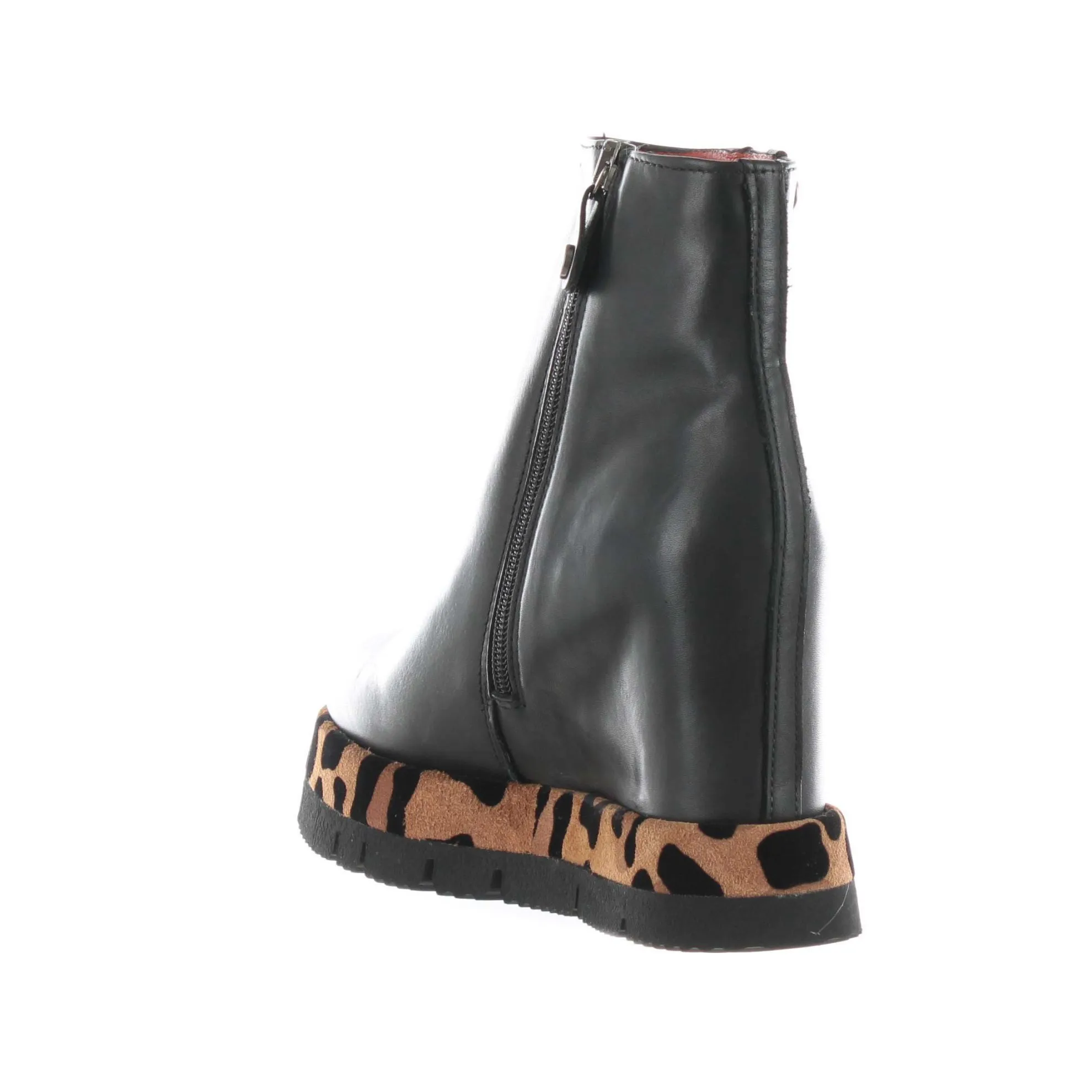 Stivaletto in pelle con zeppa interna