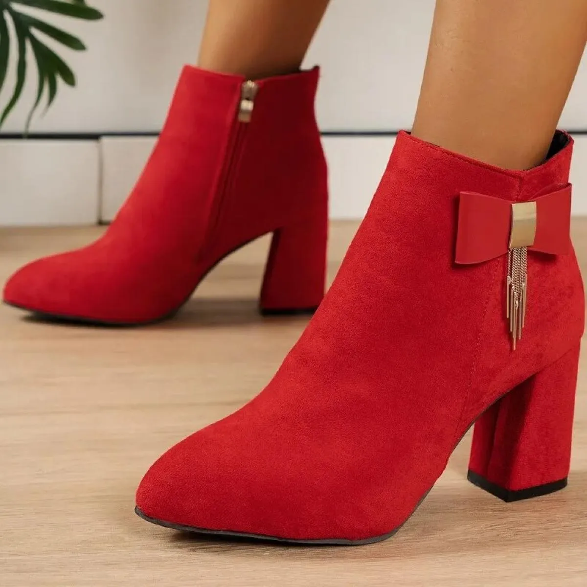 Stivali moderni con suola in gomma scamosciata da donna primaverili e autunnali di vendita calda con tacco quadrato, punta grand