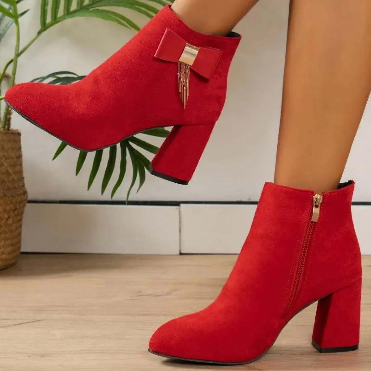 Stivali moderni con suola in gomma scamosciata da donna primaverili e autunnali di vendita calda con tacco quadrato, punta grand