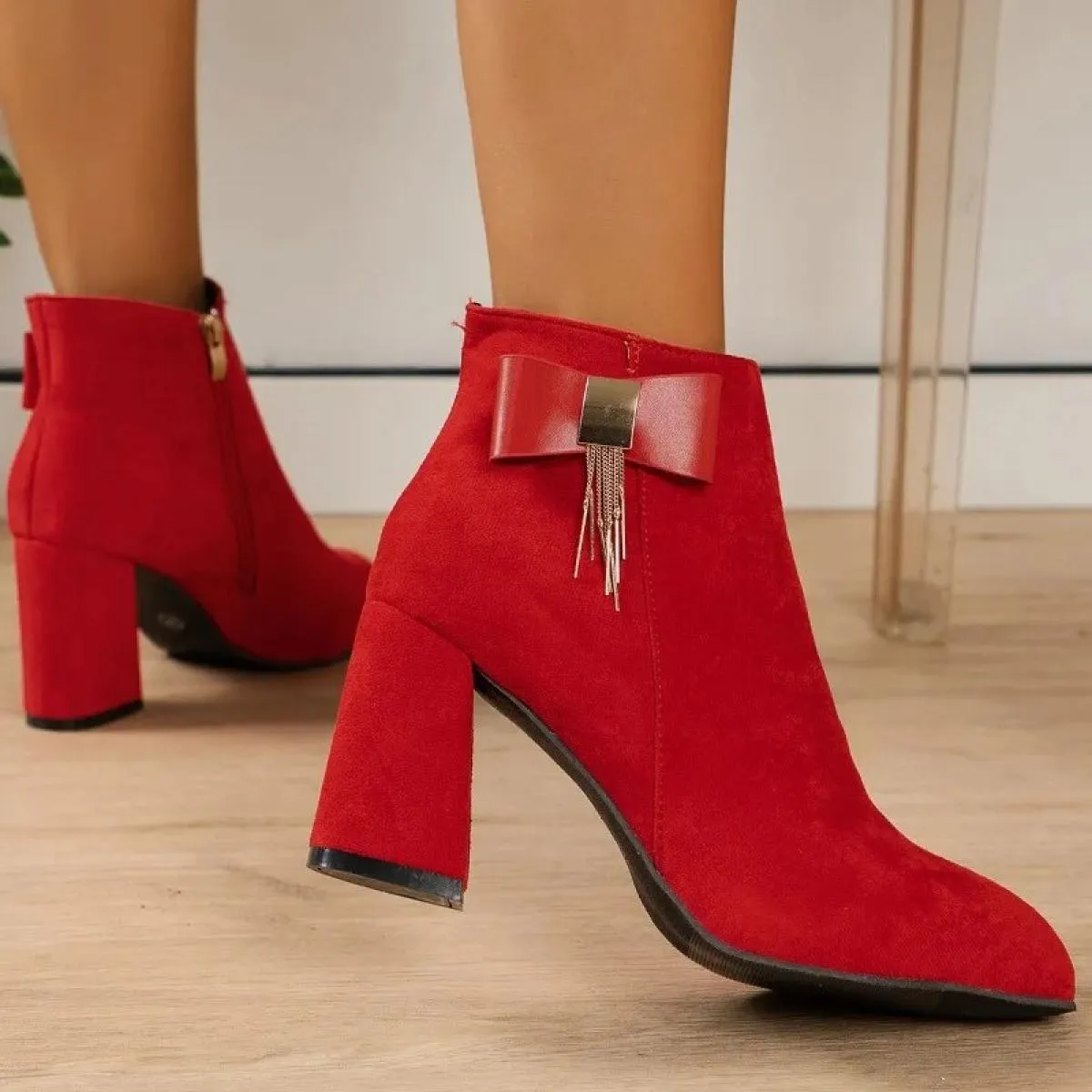 Stivali moderni con suola in gomma scamosciata da donna primaverili e autunnali di vendita calda con tacco quadrato, punta grand
