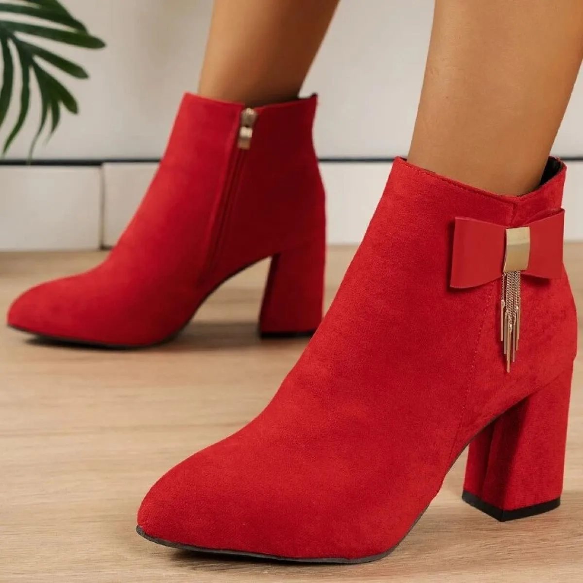 Stivali moderni con suola in gomma scamosciata da donna primaverili e autunnali di vendita calda con tacco quadrato, punta grand