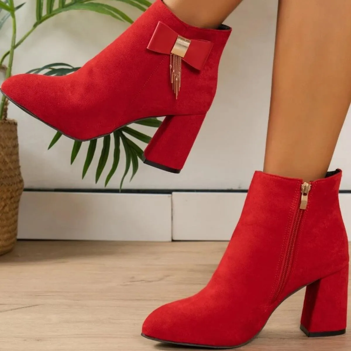 Stivali moderni con suola in gomma scamosciata da donna primaverili e autunnali di vendita calda con tacco quadrato, punta grand