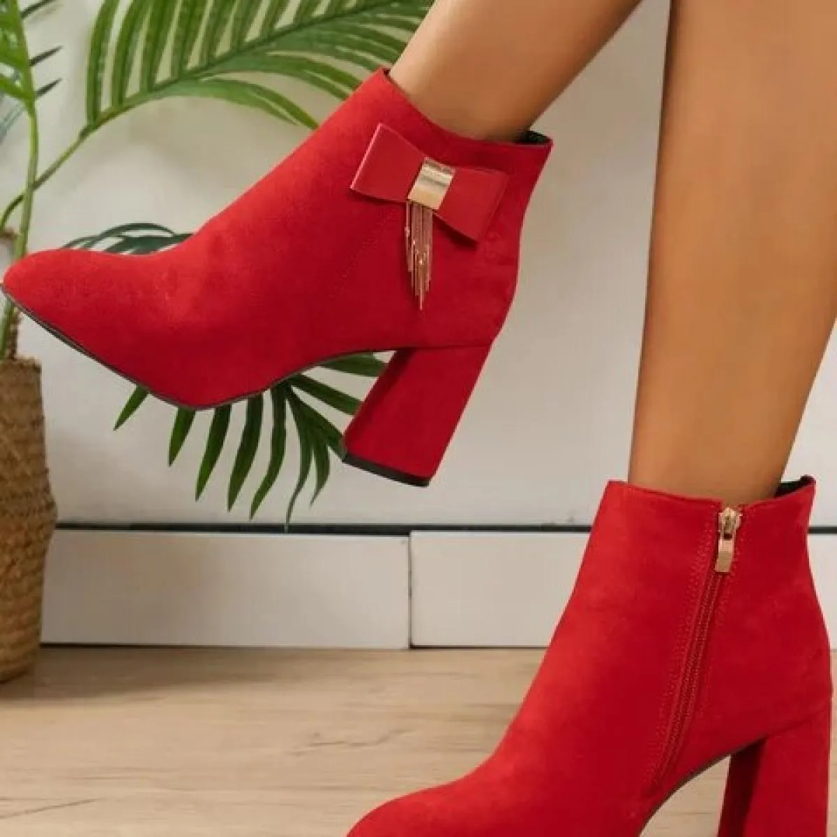 Stivali moderni con suola in gomma scamosciata da donna primaverili e autunnali di vendita calda con tacco quadrato, punta grand
