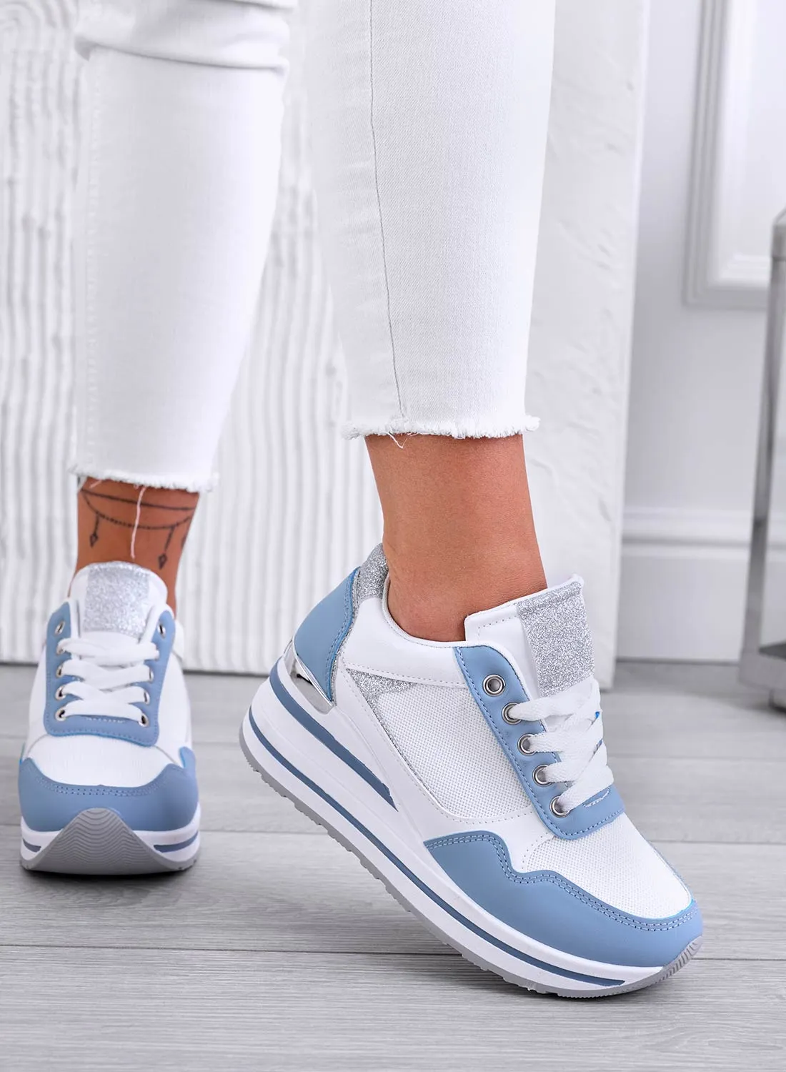 THEA - Sneakers blu con zeppa e rifiniture argento