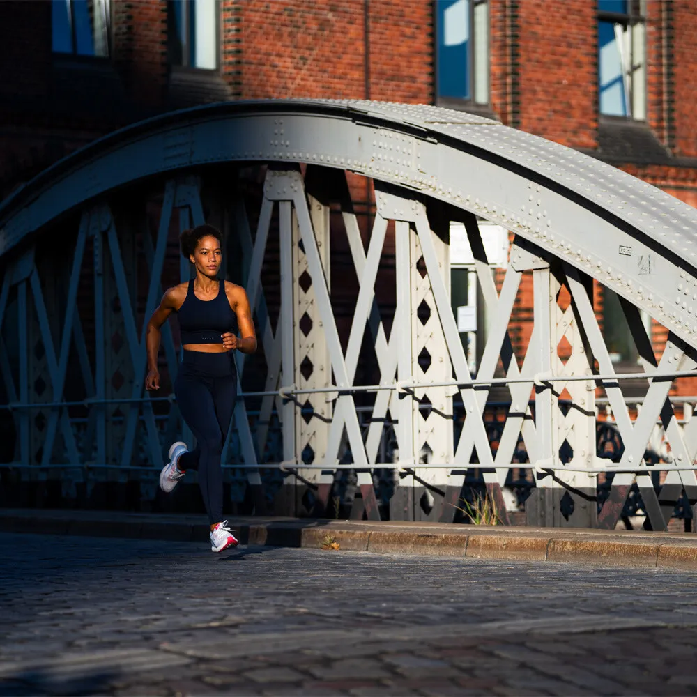 True Motion U-TECH Nevos 3 per donna Scarpe da Running - AW24